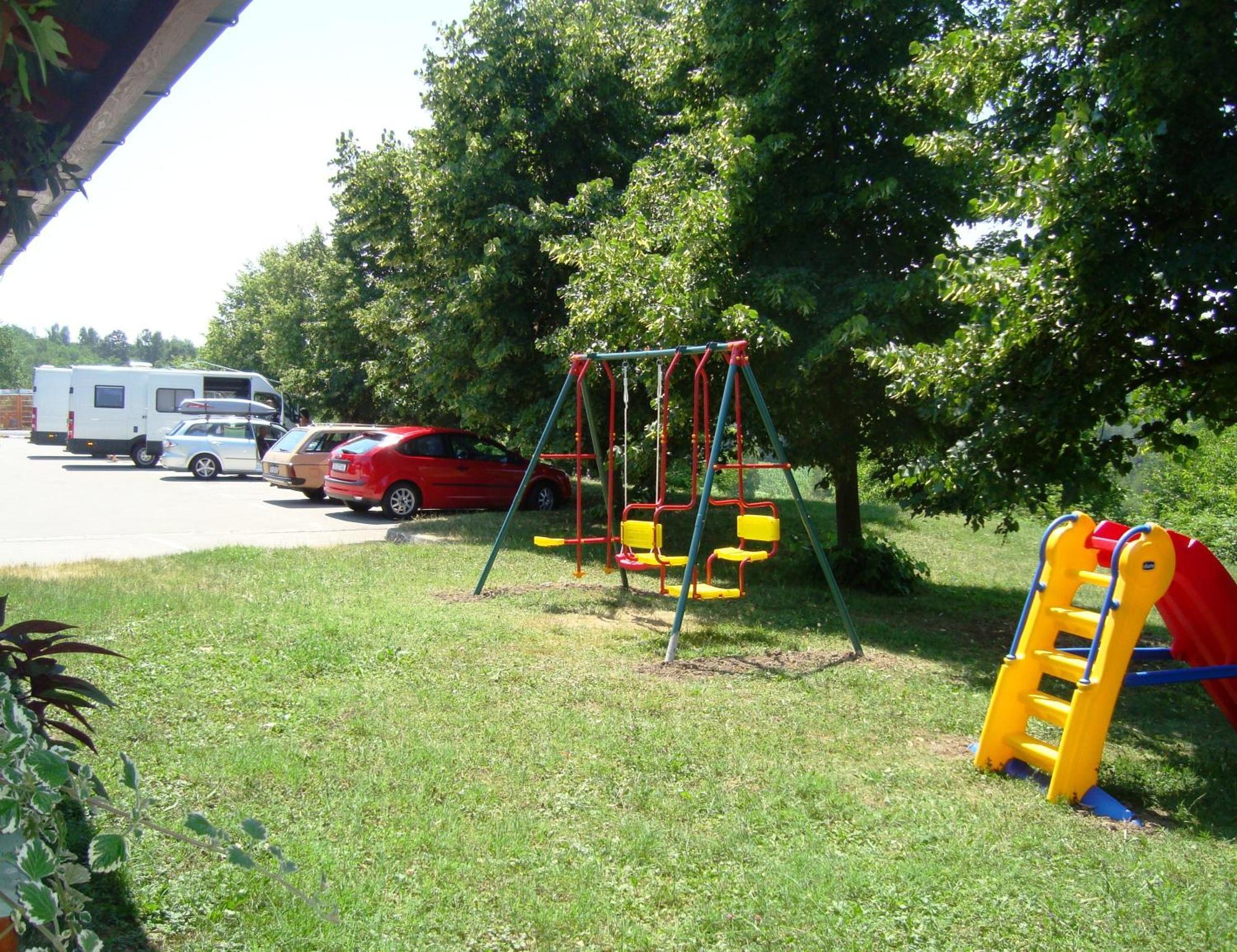 Motel Kod Bakija カルロヴァッツ エクステリア 写真