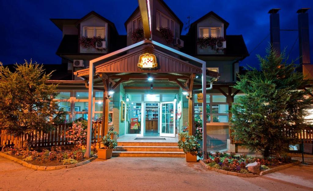 Motel Kod Bakija カルロヴァッツ エクステリア 写真